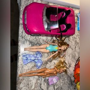 Barbie convertible + two Barbie dolls